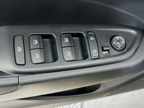 Used 2025 Hyundai Venue SEL FWD image 15