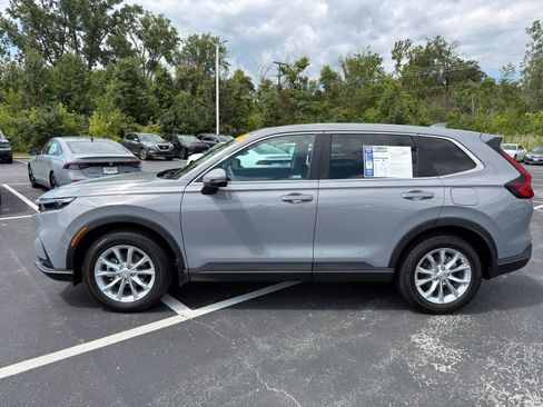 Used 2024 Honda CR-V EX image 3