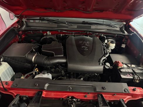Used 2020 Toyota Tacoma SR5 RWD image 7