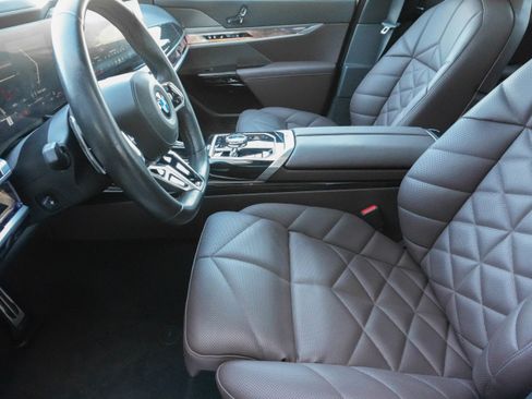 Certified 2025 BMW 740i image 12