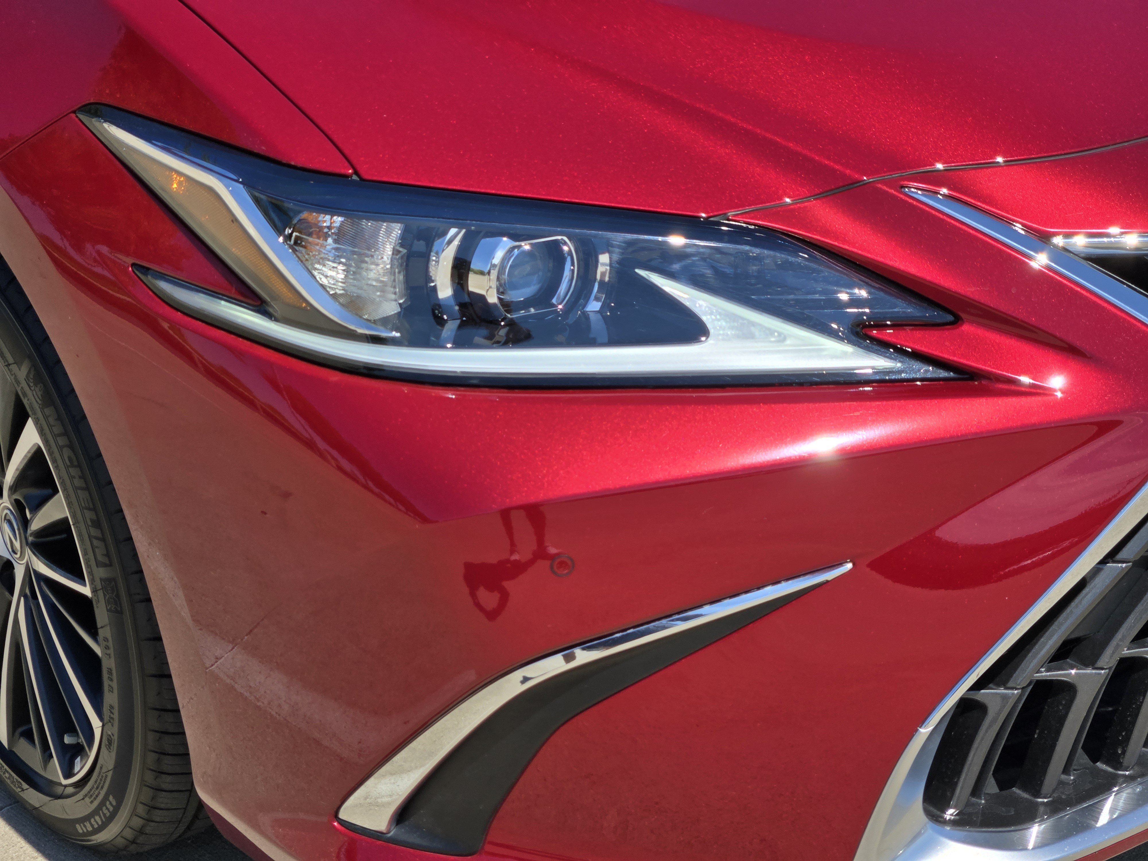 Used 2025 Lexus ES 300h w/ Premium Package FWD image 10