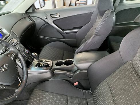 Used 2011 Hyundai Genesis 2.0T RWD image 6