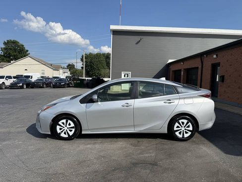 Used 2016 Toyota Prius Two FWD image 4