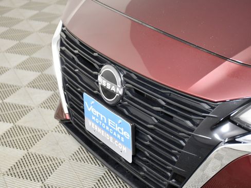 Used 2024 Nissan Altima 2.5 SV FWD image 11