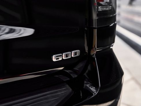 Used 2025 Cadillac Escalade ESV Sport AWD/4WD image 11