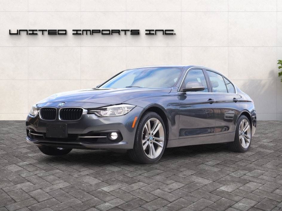 Used 2018 BMW 330i xDrive Sedan AWD/4WD image 3