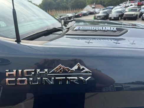 Used 2024 Chevrolet Silverado 2500 High Country w/ High Country Premium Package AWD/4WD image 9
