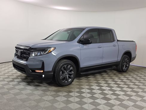 Used 2025 Honda Ridgeline Sport image 3