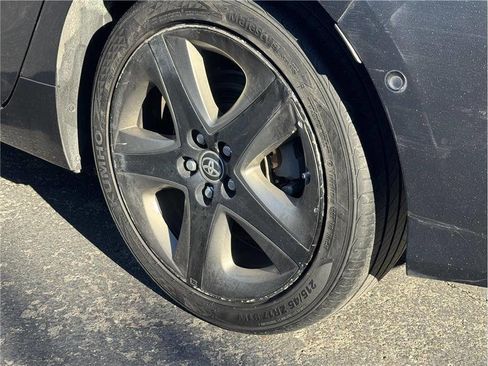 Used 2019 Toyota Prius XLE image 40