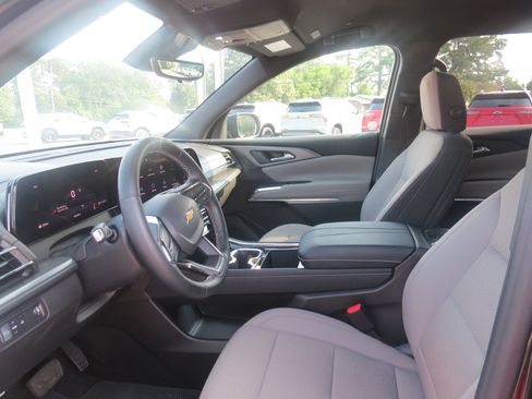 Used 2026 Chevrolet Traverse LT w/ Driver Confidence Package FWD image 15