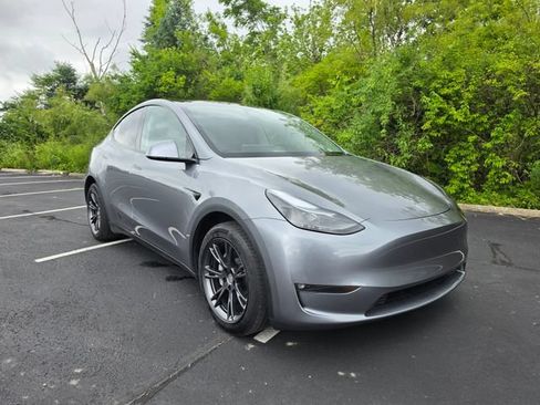 Used 2025 Tesla Model Y Long Range AWD/4WD image 17