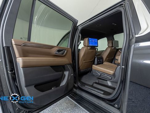 Used 2024 Chevrolet Suburban High Country w/ Advanced Technology Package image 26