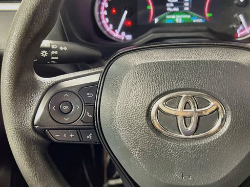 Used 2025 Toyota RAV4 XLE FWD image 19