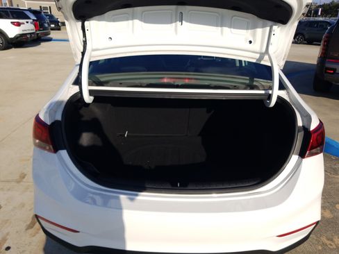 Used 2022 Hyundai Accent SE image 13