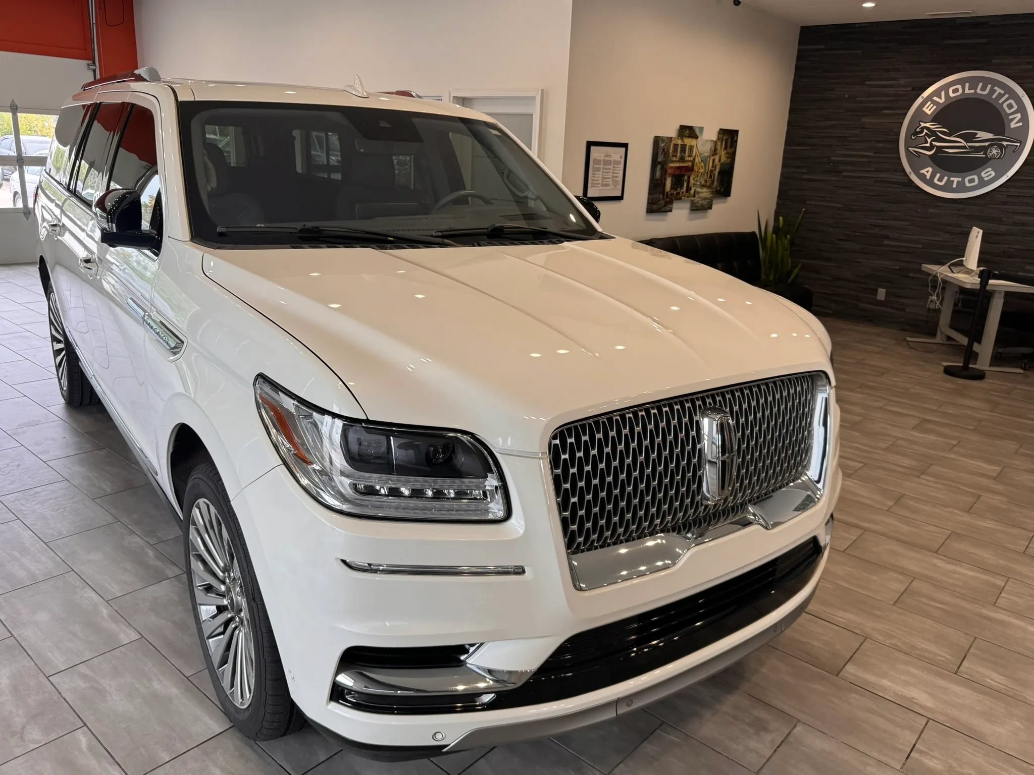 Used 2020 Lincoln Navigator L Reserve w/ Luxury Package AWD/4WD image 2