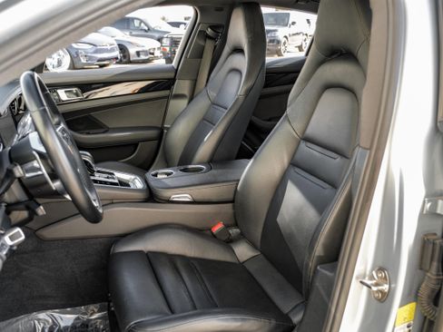 Used 2018 Porsche Panamera image 30