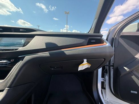 Certified 2024 Cadillac XT5 Premium Luxury w/ LPO, Floor Liner Package AWD/4WD image 31