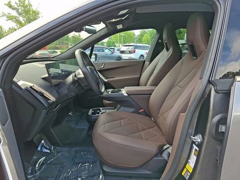 Used 2023 BMW iX xDrive50 w/ Sport Package AWD/4WD image 16