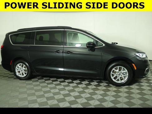 Used 2022 Chrysler Pacifica Touring-L image 5