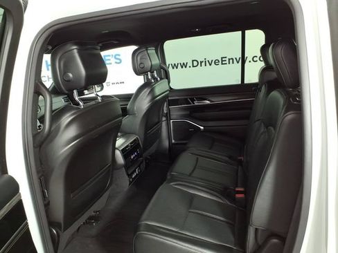 Used 2023 Jeep Wagoneer Series II AWD/4WD image 9