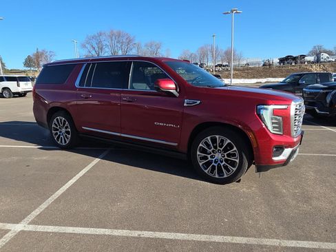 Used 2025 GMC Yukon XL Denali w/ Denali Reserve Package image 2