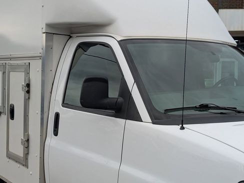 Used 2016 GMC Savana 3500 image 13