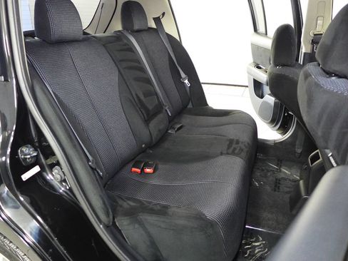 Used 2012 Nissan Versa Hatchback w/ SL Navigation Pkg FWD image 19