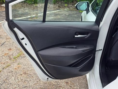 Used 2021 Toyota Corolla LE FWD image 12