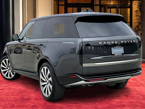 New 2025 Land Rover Range Rover SE image 2