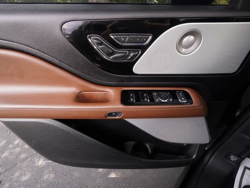 Used 2024 Lincoln Aviator Reserve w/ Equipment Group 201A RWD image 11