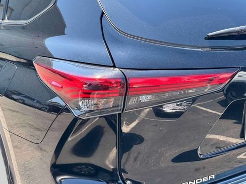 Used 2023 Toyota Highlander Platinum AWD/4WD image 14