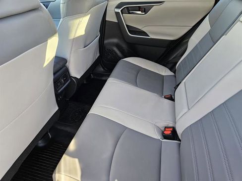 Used 2019 Toyota RAV4 XLE Premium image 20