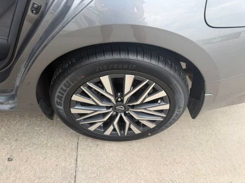 Used 2023 Nissan Altima 2.5 SV FWD image 30