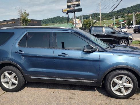 Used 2018 Ford Explorer XLT w/ Equipment Group 201A FWD image 2