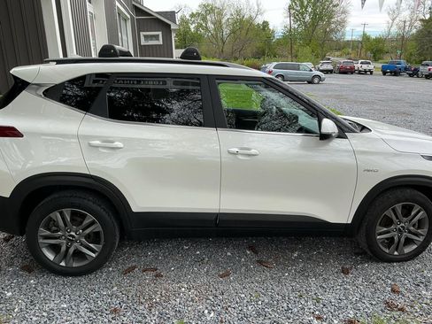 Used 2023 Kia Seltos S AWD/4WD image 4
