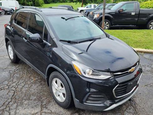 Used 2017 Chevrolet Trax LT w/ LT Convenience Package FWD image 5