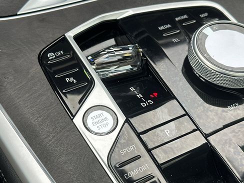 Used 2025 BMW X7 xDrive40i w/ Premium Package image 23