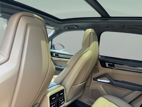 Used 2019 Porsche Cayenne Turbo AWD/4WD image 30