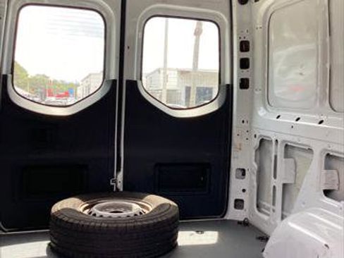 Used 2022 Mercedes-Benz Sprinter 2500 image 9