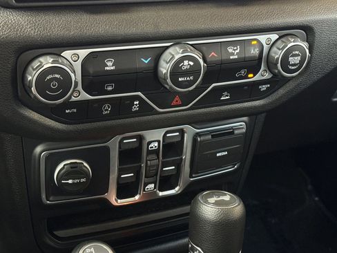 Used 2025 Jeep Wrangler Unlimited Sport AWD/4WD image 21