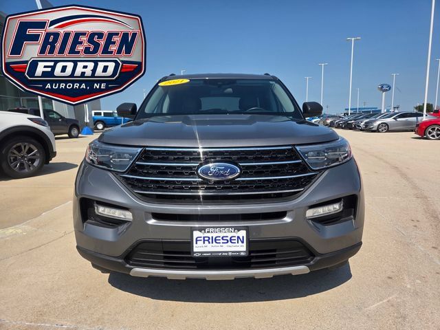 Used 2021 Ford Explorer XLT w/ Equipment Group 202A AWD/4WD image 2