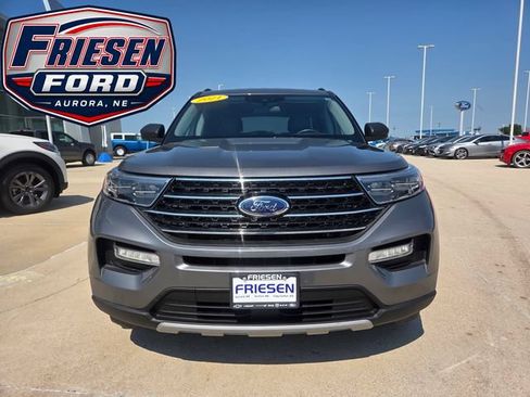 Used 2021 Ford Explorer XLT w/ Equipment Group 202A AWD/4WD image 2
