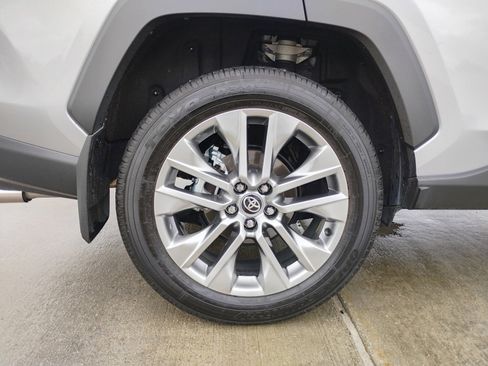 Used 2025 Toyota RAV4 XLE Premium FWD image 27