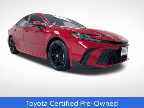Certified 2025 Toyota Camry SE image 1