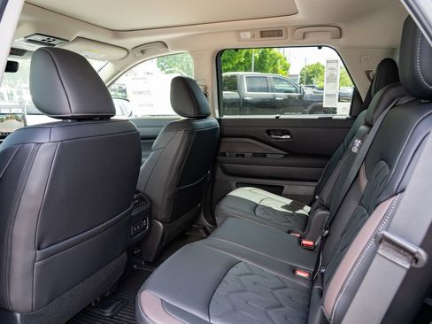 New 2026 Nissan Pathfinder Platinum w/ Cargo Package AWD/4WD image 25