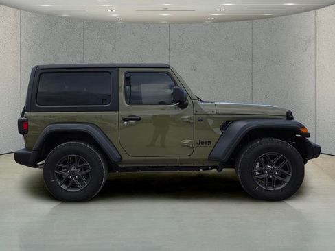 Used 2025 Jeep Wrangler Sport AWD/4WD image 2