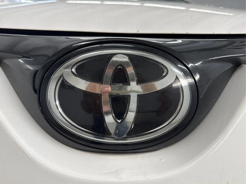 Used 2018 Toyota RAV4 XLE w/ Plus Extra Value Package FWD image 34