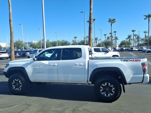 Used 2021 Toyota Tacoma TRD Off-Road w/ Technology Package AWD/4WD image 7