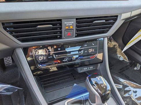 New 2026 Volkswagen Jetta SE FWD image 22