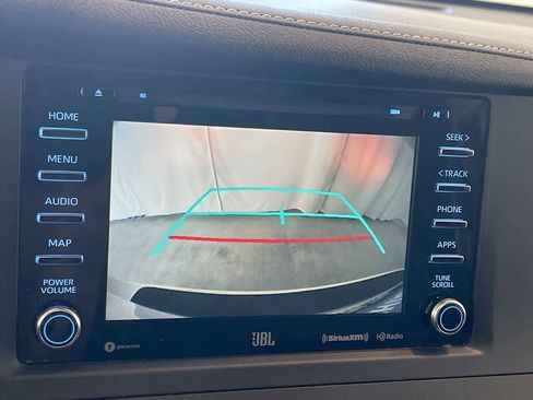 Used 2020 Toyota Sienna SE w/ SE Preferred Package image 17